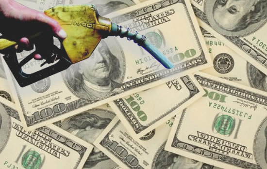 ¿Cómo incide el aumento del dólar blue en los precios internos de los combustibles?