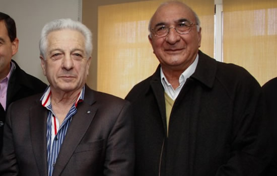 Empleados de estaciones de servicio también juegan su propia contienda electoral