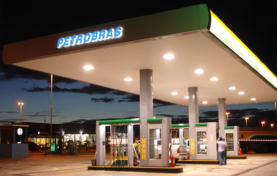 En medio de las versiones de retirada Petrobras continúa con su plan de reidentificación