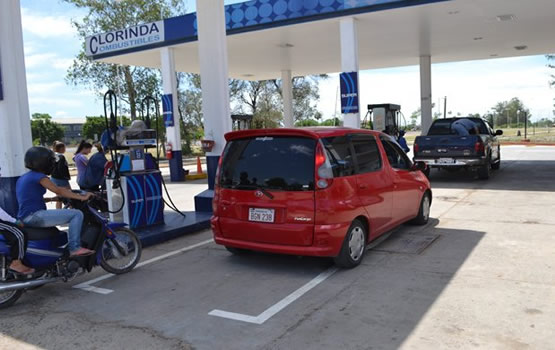 Países vecinos devaluados disminuyeron compras de combustible en la frontera