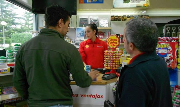 Empleados de minimercado ya se rigen por el convenio colectivo de estaciones
