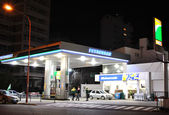 Petrobrás reinagura una emblemática estación de servicio