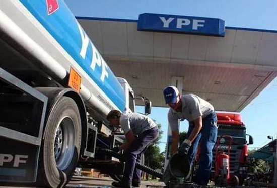 YPF aumentó en 440 millones de litros la producción de naftas y gasoil desde 2012