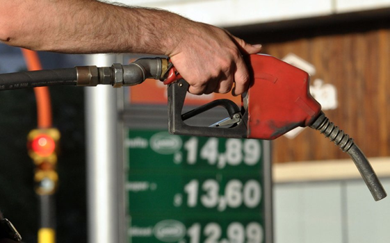 Buenos Aires y el interior: proponen diferenciar el impuesto a las naftas para equiparar los costos