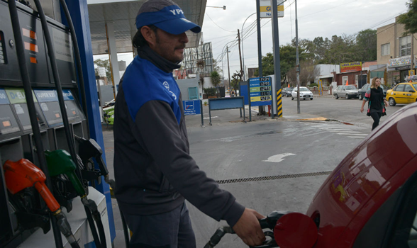 Trabajadores de estaciones propias de YPF reabrieron la negociación paritaria