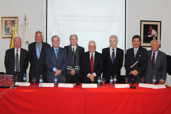 Ex Secretarios de Energía cuestionan la distorsión del mercado de los combustibles en nuestro país