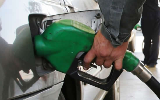 De cada tres litros de nafta que se despachan en estaciones de servicio uno es Premium