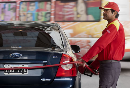 Empleados de estaciones expectantes por nuevos incrementos de sueldo