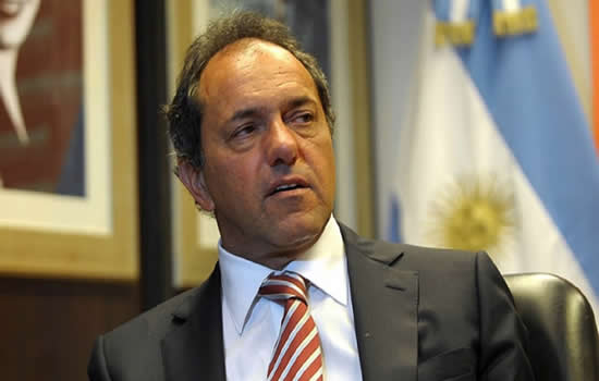 Scioli promete congelar el precio del gasoil por un año