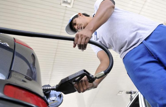 Estaciones YPF observan incremento de las ventas por ofrecer pago con tarjetas