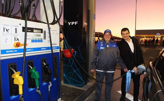 Trabajadores de estaciones apoyan la gestión de Miguel Galuccio al frente de YPF