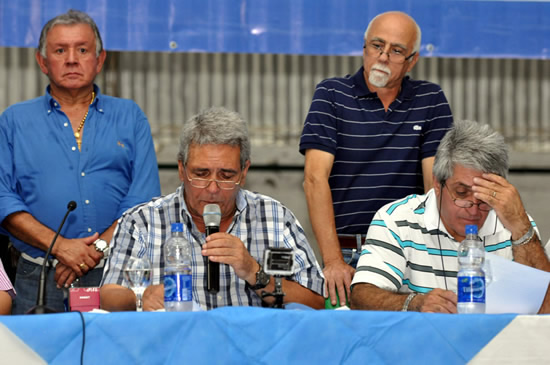 Tras lograr el aumento salarial, trabajadores se reúnen para analizar el nuevo contexto político