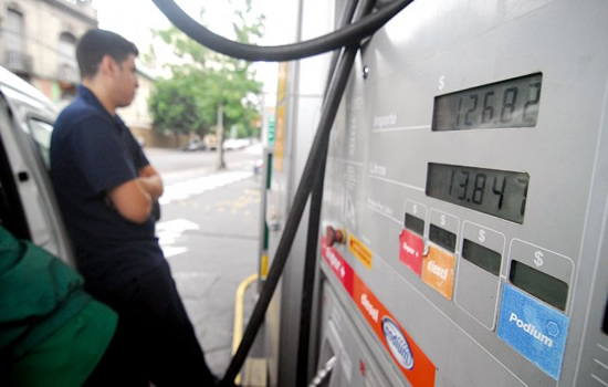 Tras el triunfo de Macri suben los combustibles 4.5 por ciento en todo el país