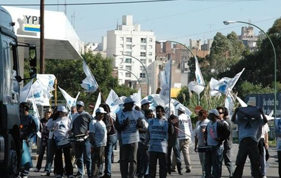 Se recalienta la discusión salarial: trabajadores de estaciones de servicio reclaman 12 por ciento de aumento