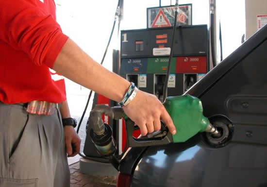 Empleados proponen un extra por salubridad en el proyecto de ley de combustibles