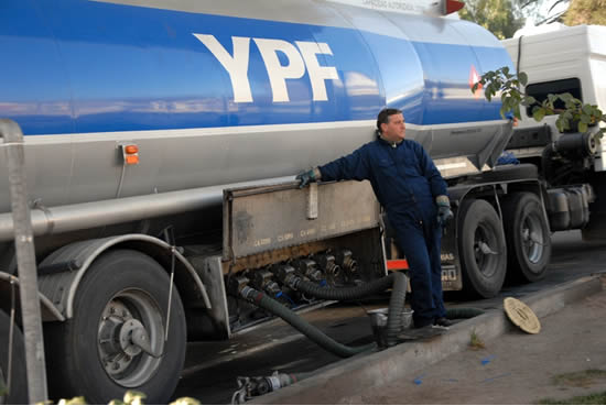 ¿Cambiará el sistema de comercialización con el que YPF distribuye combustibles a sus estaciones de servicio?