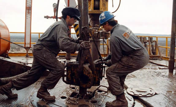 Empresarios petroleros con expectativas favorables pero precavidos para invertir