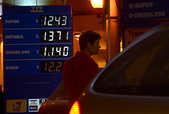 Estaciones del sur esperan devolución de hasta 400 mil pesos por combustibles comprados antes de exenciones impositivas