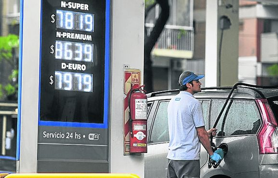 ¿Naftas más caras?: advierten aumentos en la misma proporción que el dólar