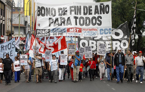 Trabajadores de estaciones de servicio analizan pedir un bono para fin de año