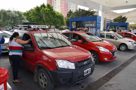 Suministro de combustibles paralizado en estaciones de servicio de Santa Cruz y Chubut