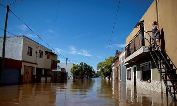 Importante colaboración de las estaciones de servicio a inundados del Litoral