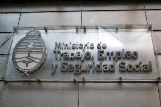 Expendedores se reúnen con funcionarios de Trabajo en busca de un convenio único