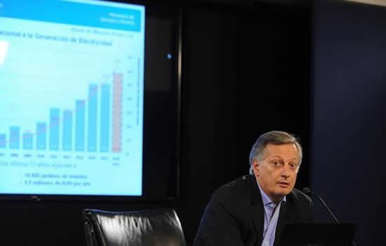 Aranguren amortigua versiones que aseguran un fuerte aumento en el costo del GNC