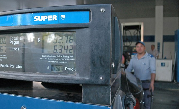Por primera vez en doce años cayó el consumo anual de nafta súper en estaciones de servicio