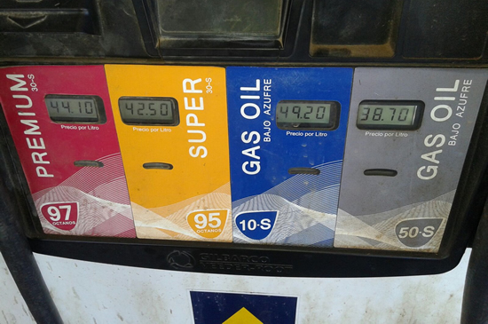 Por el efecto devaluación los precios de algunos combustibles son hasta un 45 por ciento más baratos que en Uruguay