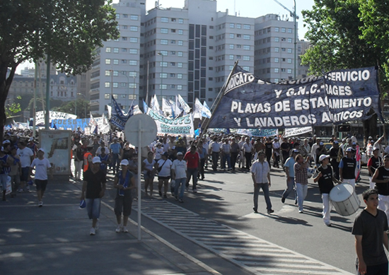 Empleados de estaciones de servicio no descartan un conflicto por la recomposición salarial