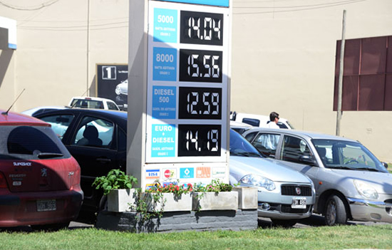 Los tres factores con proyección incierta que determinarán el precio de los combustibles