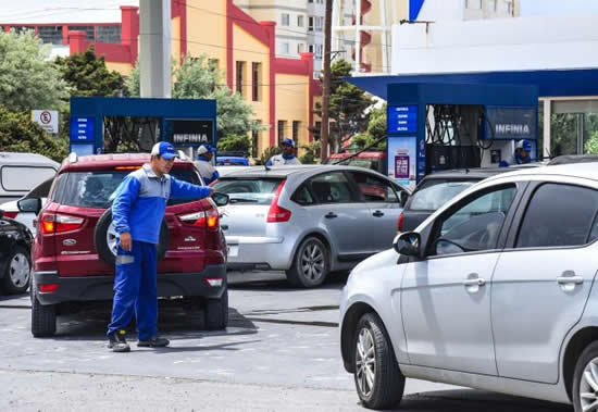 Es oficial: fuerte retracción de la demanda de combustibles