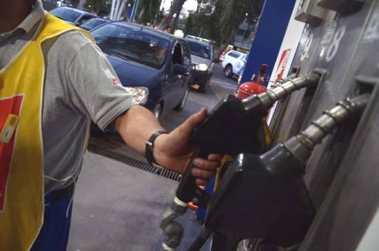 Por el aumento de los combustibles se desacelera el consumo aunque estiman que se recuperará con el correr de los meses
