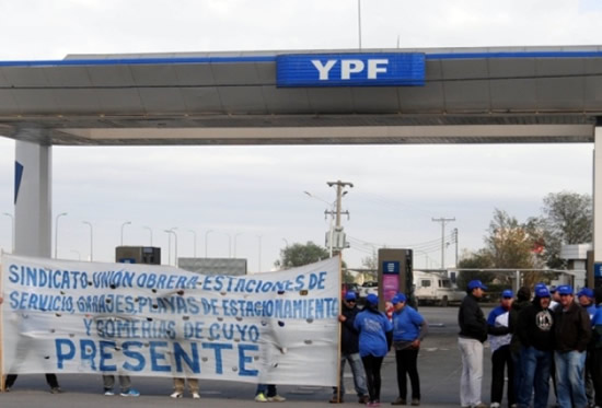 Empleados de estaciones de Cuyo reclamarán un piso salarial del 40 por ciento