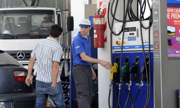 Senadores proponen que los precios de los combustibles sean iguales en todo el país
