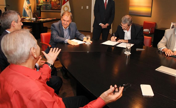 Intiman a municipios a que dejen de cobrar la Tasa a los Combustibles