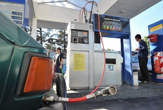 Estaciones de servicio se reúnen para analizar medidas por el aumento del GNC