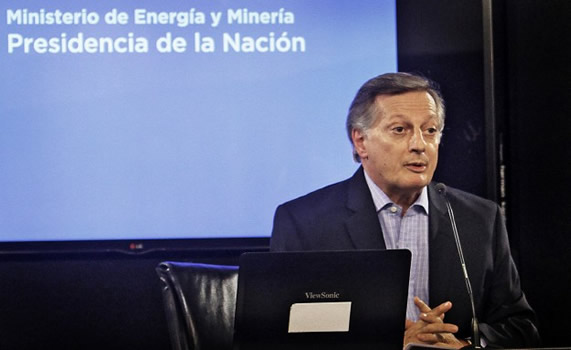 Aranguren reclamó que se audite el proceso por el cual se adjudicó a Shell la licitación de siete cargamentos de gasoil