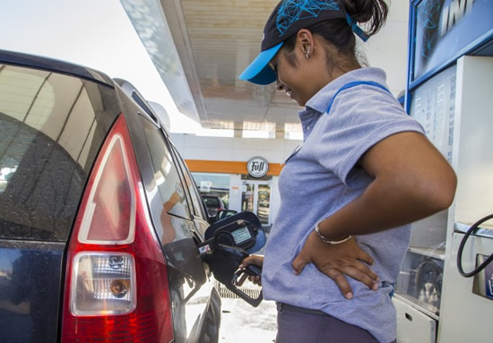 Empleados de estaciones de servicio acuerdan 25 por ciento de aumento salarial