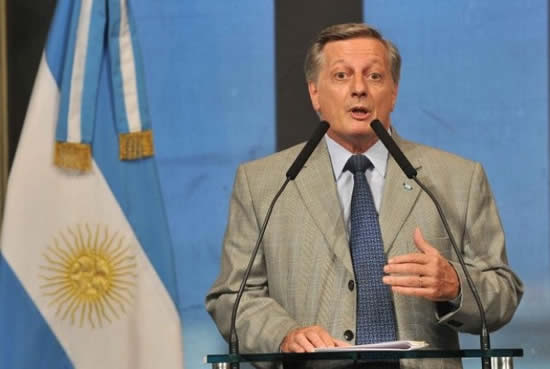 Aranguren cruzó a estacioneros por especular con nuevas subas de precios