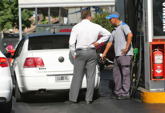 Nueva escala salarial para empleados de estaciones de servicio