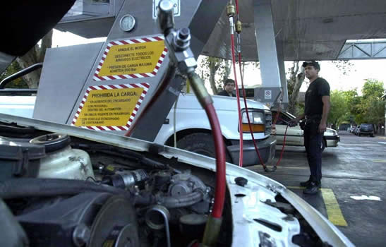 Senadores reclaman derogar por 180 días el aumento del gas