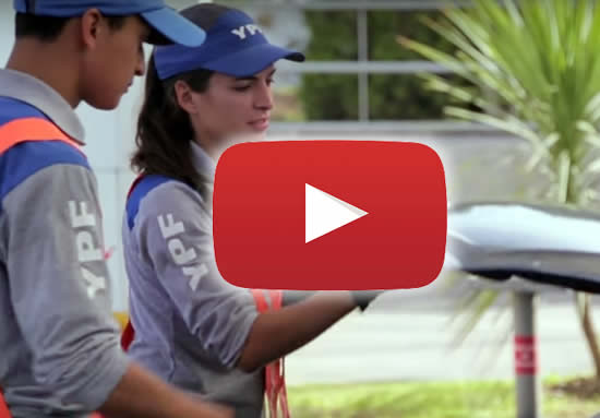 “Conexión”, de YPF: Una postal del compromiso que los empleados de las estaciones de servicio ponen en la tarea diaria