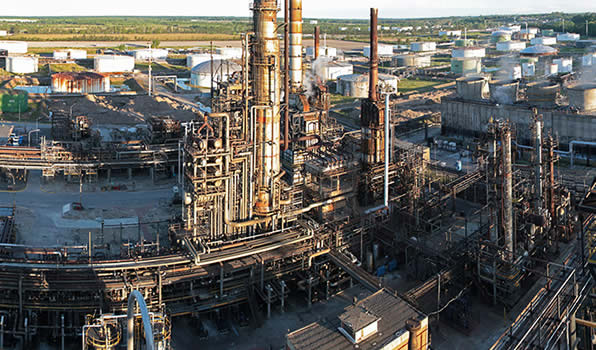 Pese al escenario desafiante de la industria petrolera AXION invierte en su refinería para procesar crudos pesados