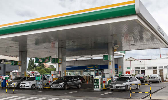Pampa Energía podría desprenderse de la red de estaciones de servicio