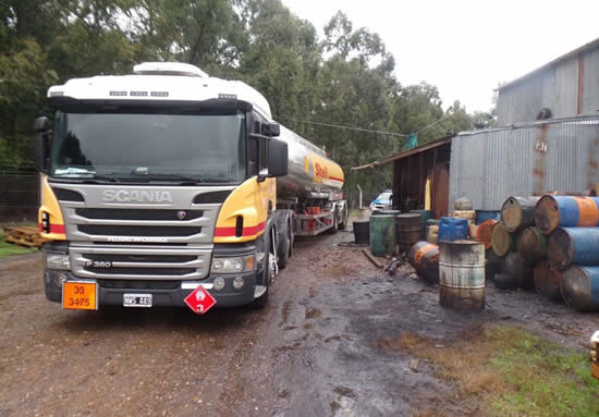 Detienen a un camionero “lateando” combustibles