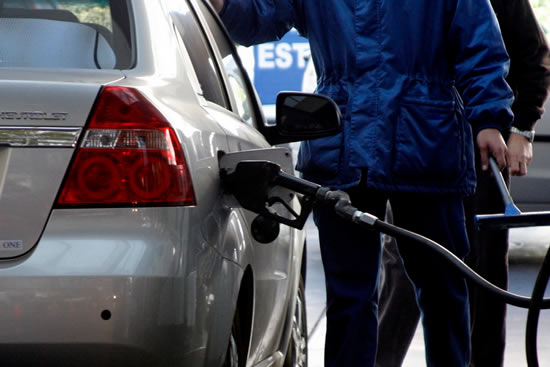 El Ministerio de Energía reconoce una brusca caída en el consumo de combustibles