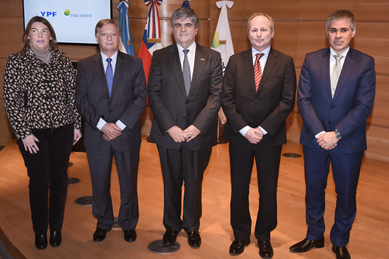 YPF firma un importante convenio para producir más gas