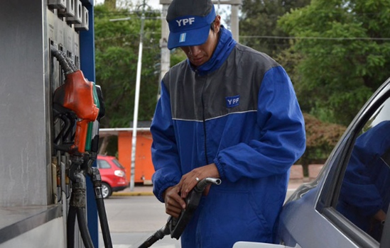 Estaciones de servicio YPF van en busca de su propio convenio salarial